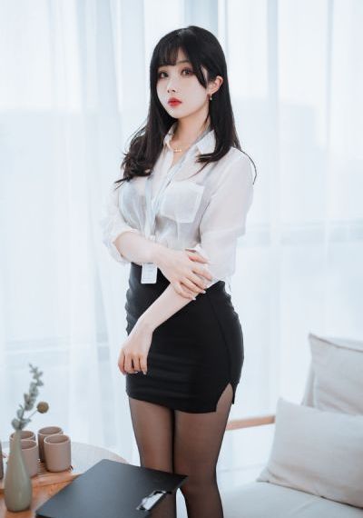 女搜查官紧身皮衣调教